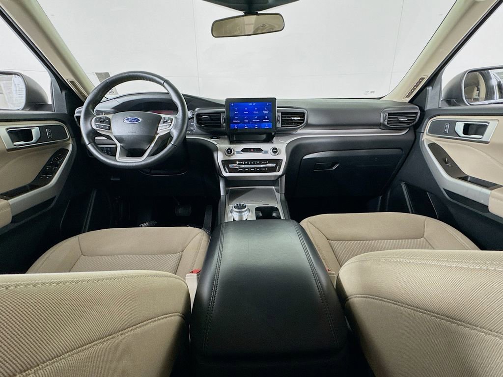 Used 2024 Ford Explorer XLT AWD/4WD image 28