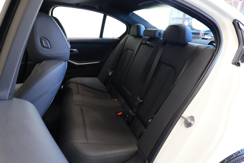 Used 2020 BMW M340i w/ Parking Assistance Package RWD image 18