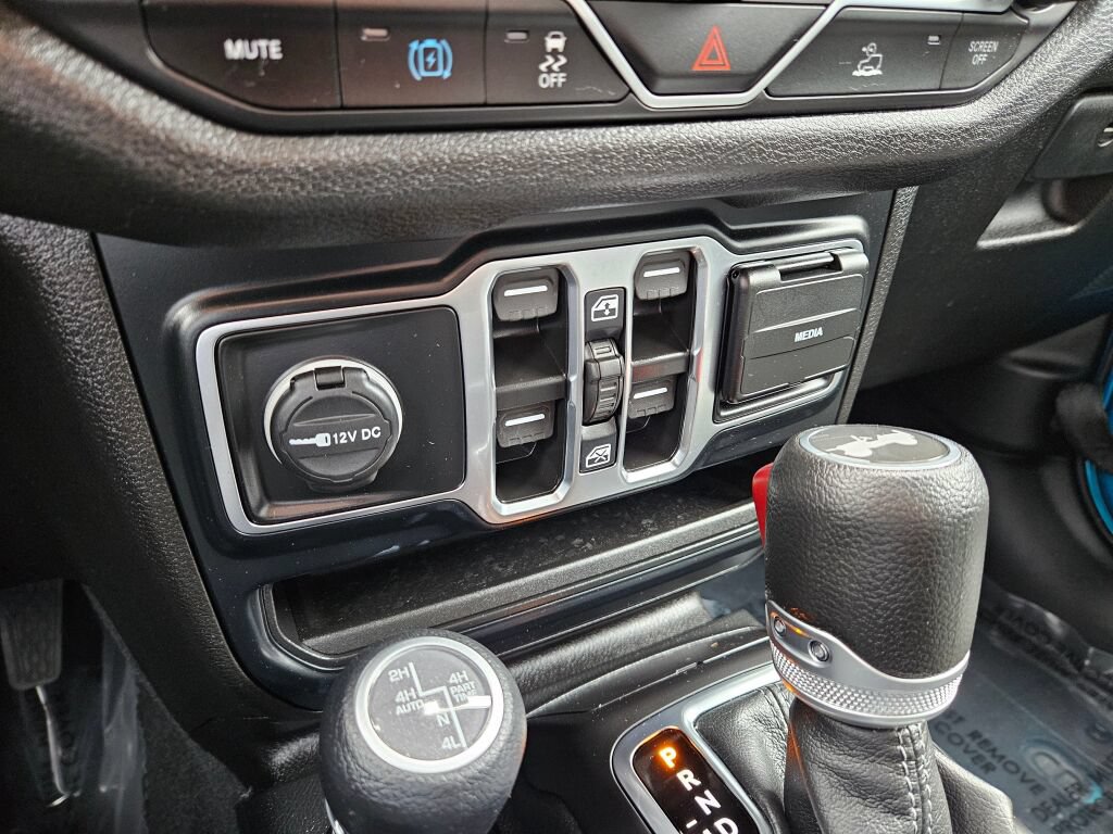 Used 2024 Jeep Wrangler Unlimited AWD/4WD image 25