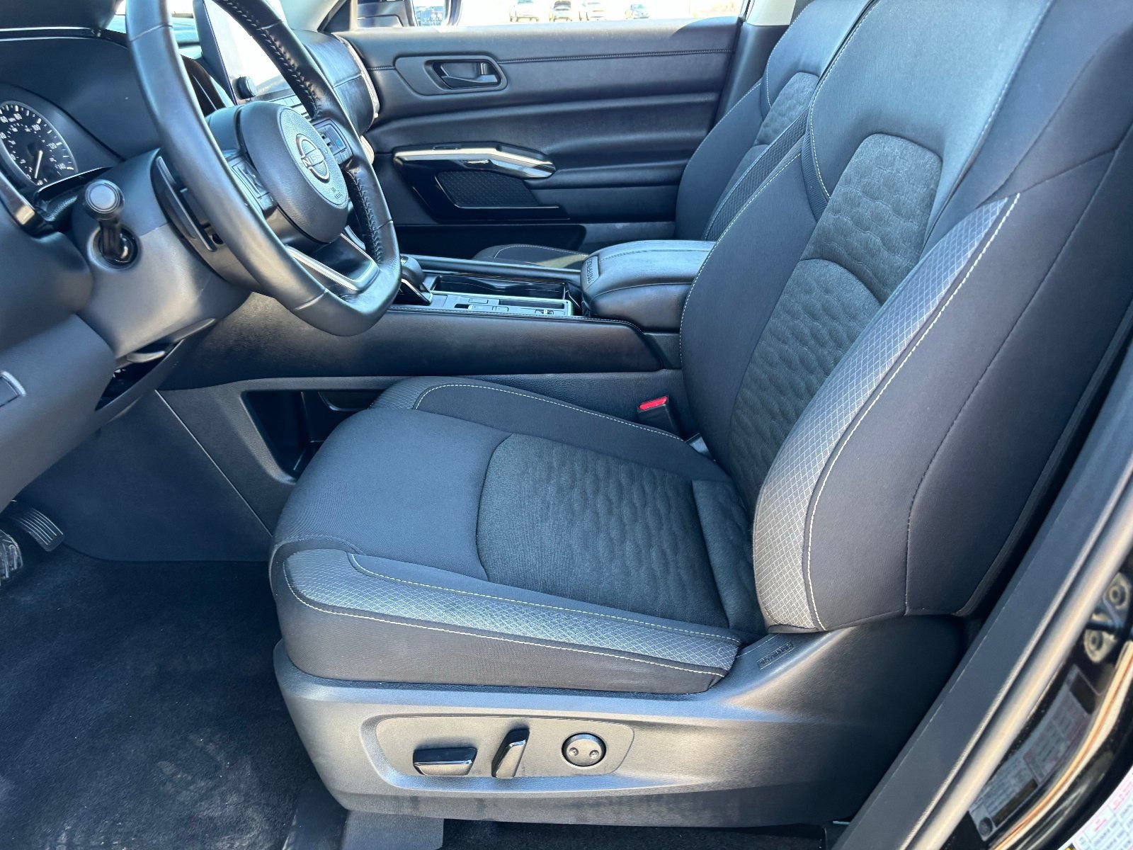 Certified 2025 Nissan Pathfinder SV FWD image 20