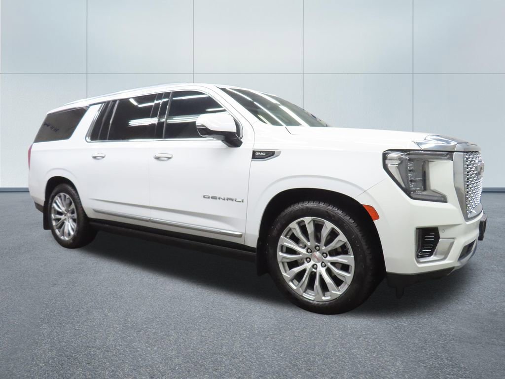 Used 2023 GMC Yukon XL Denali w/ Max Trailering Package AWD/4WD image 3