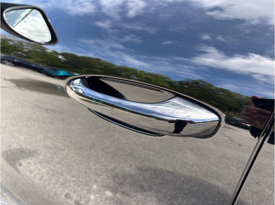 Used 2023 Porsche Macan Turbo image 18