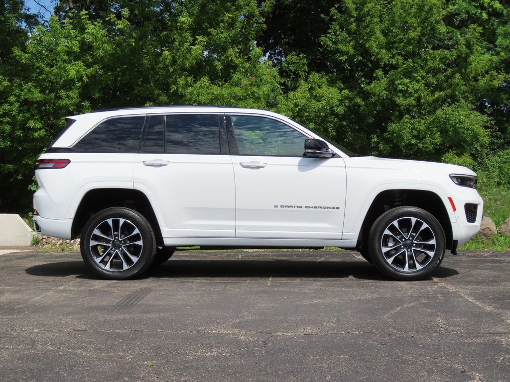 Used 2023 Jeep Grand Cherokee Overland w/ Adv Protech Group III AWD/4WD image 2