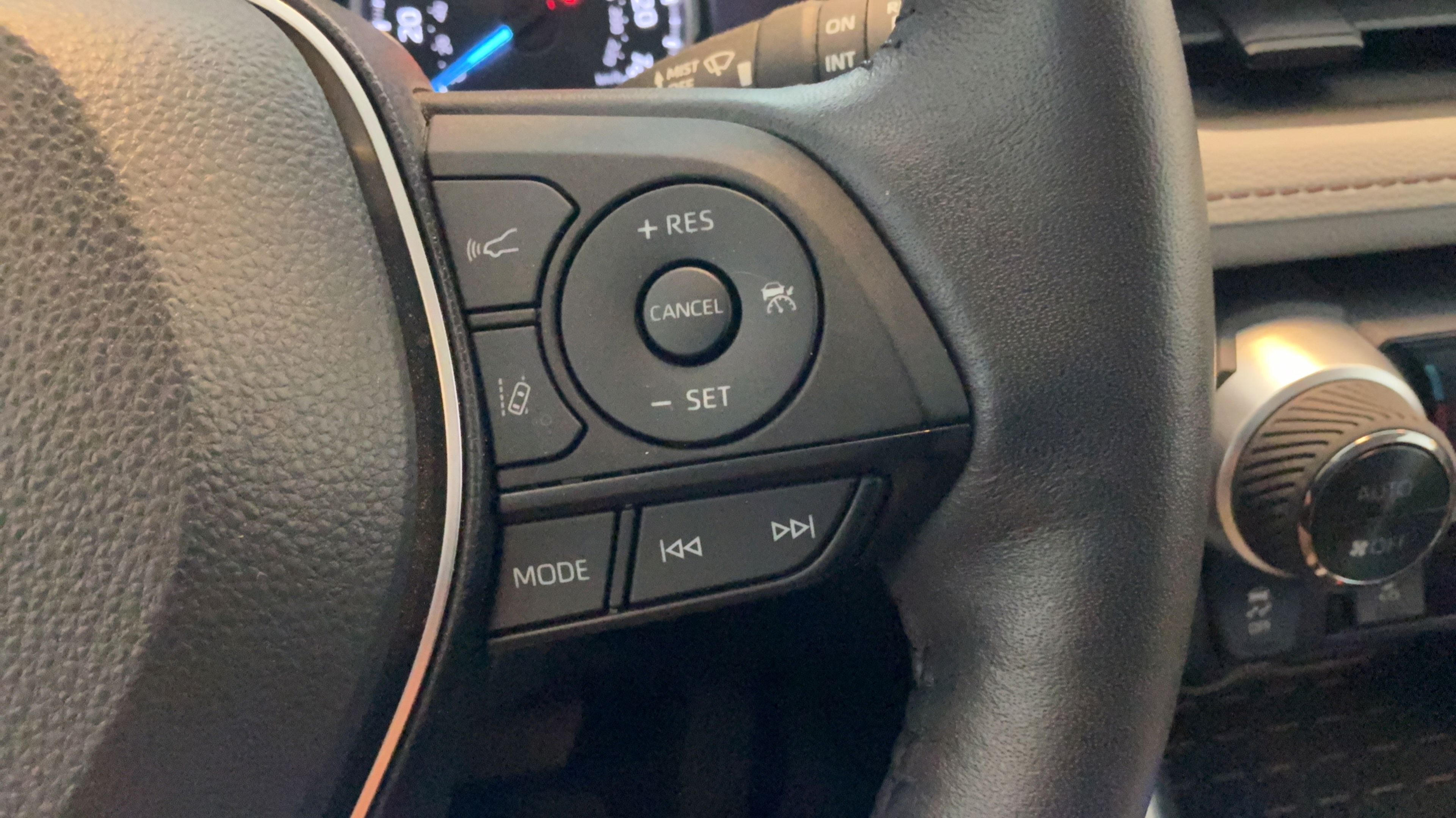 Used 2022 Toyota RAV4 XLE w/ Convenience Package AWD/4WD image 16