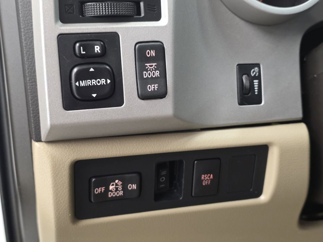 Used 2009 Toyota Tundra 4x4 CrewMax image 26