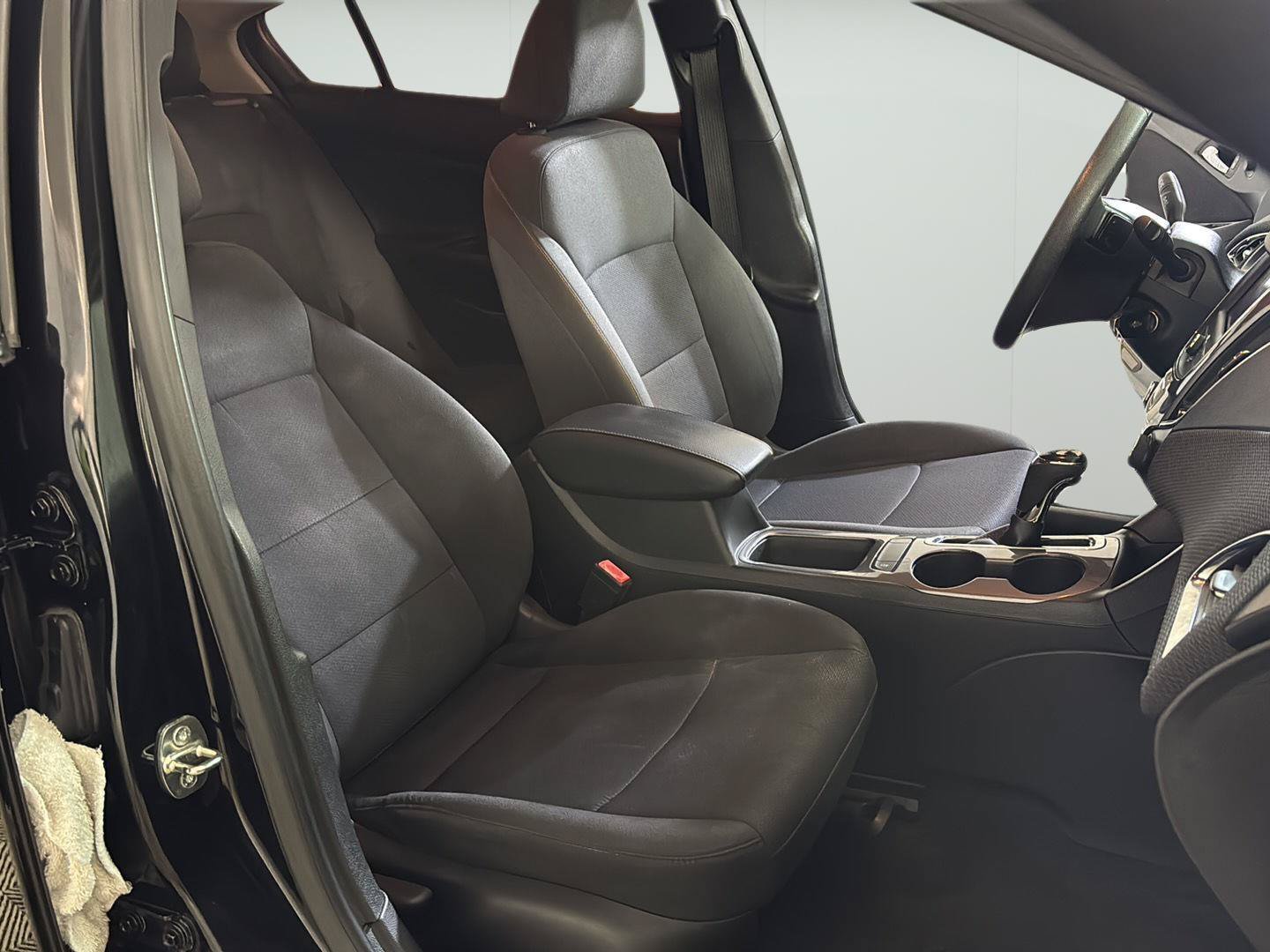 Used 2019 Chevrolet Cruze LS w/ LS Convenience Package FWD image 24