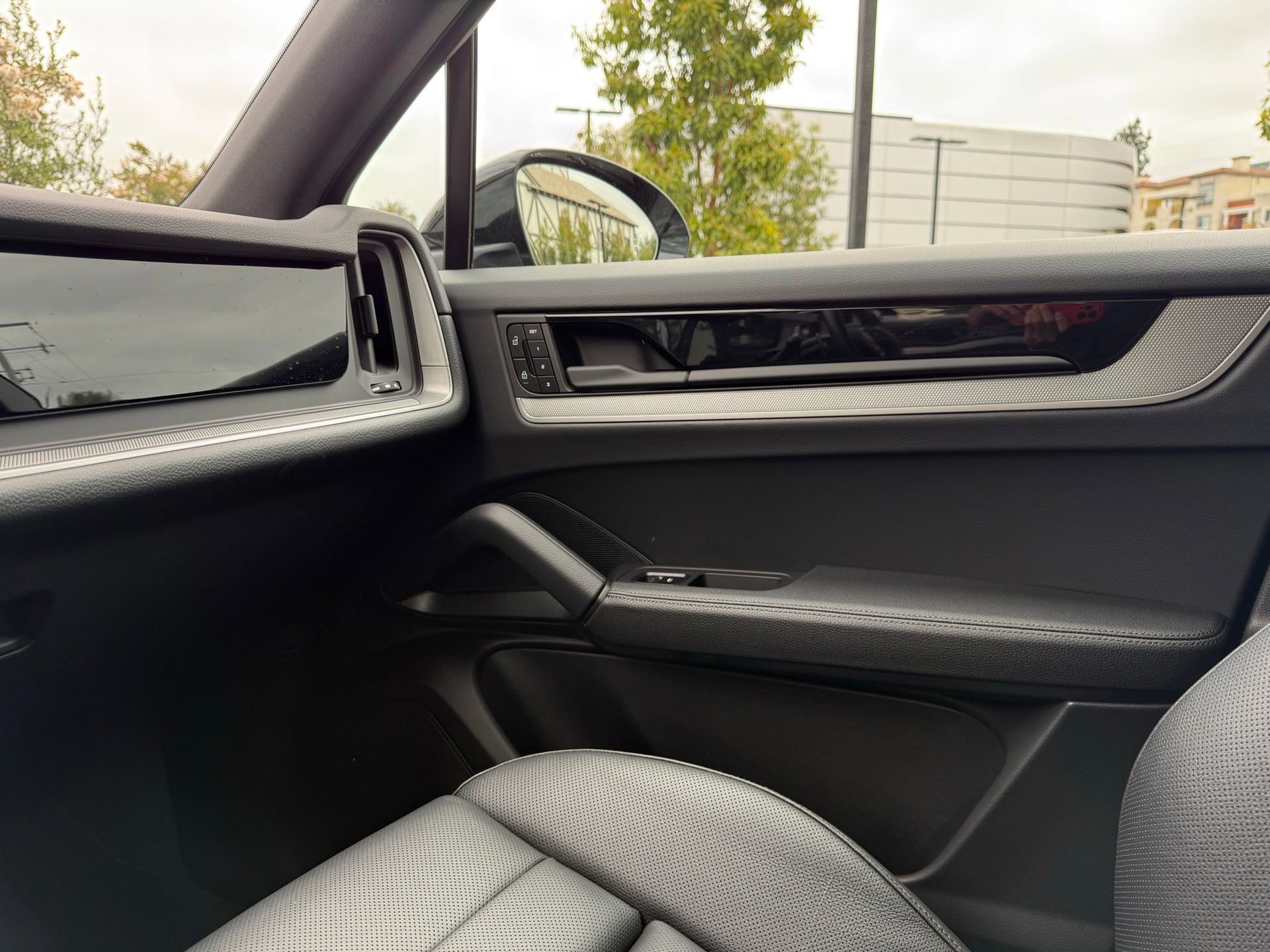 Used 2026 Porsche Cayenne E-Hybrid AWD/4WD image 23