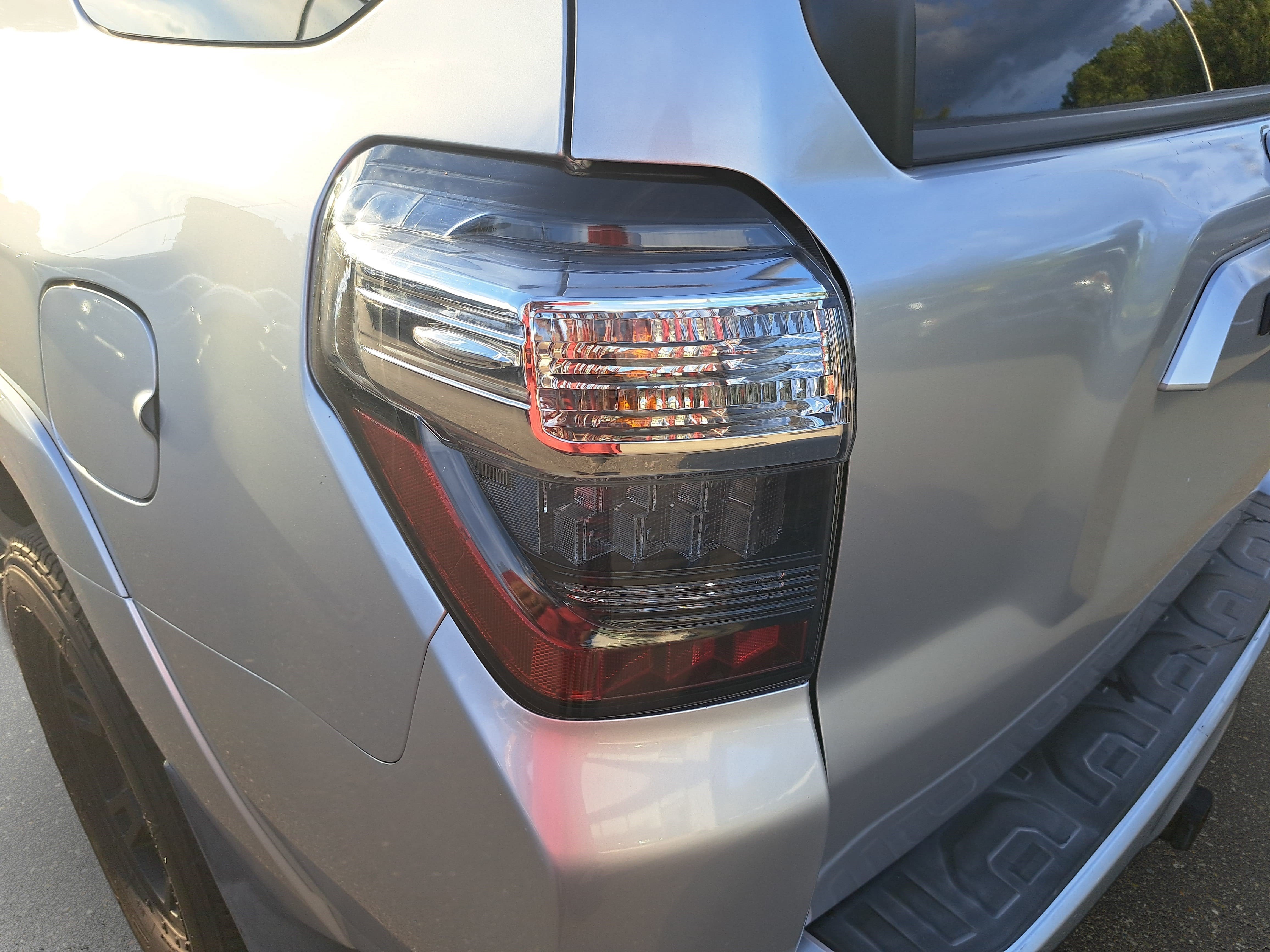 Used 2020 Toyota 4Runner SR5 Premium w/ Moonroof Package RWD image 33
