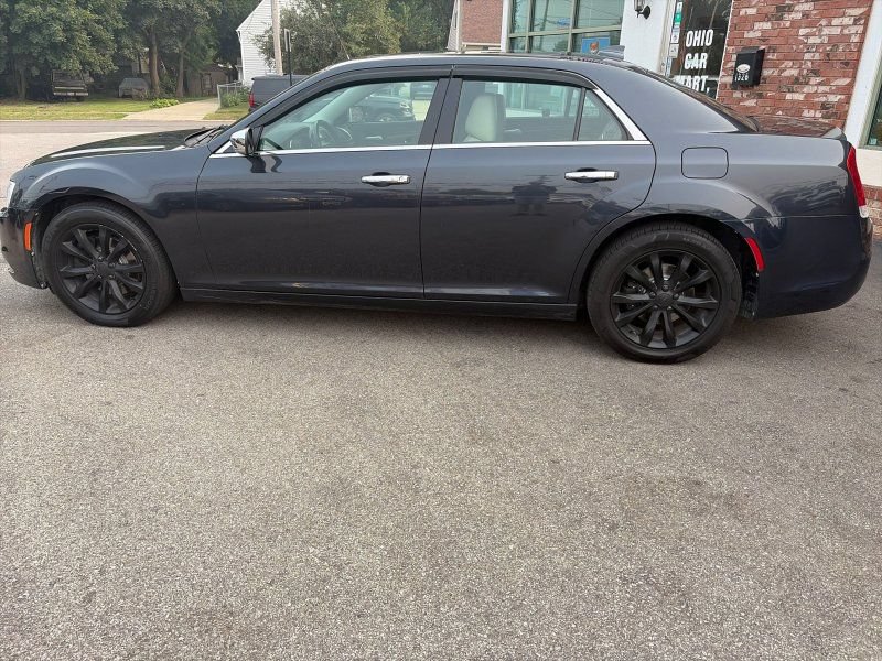 Used 2017 Chrysler 300 C w/ Safetytec Plus Group AWD/4WD image 8