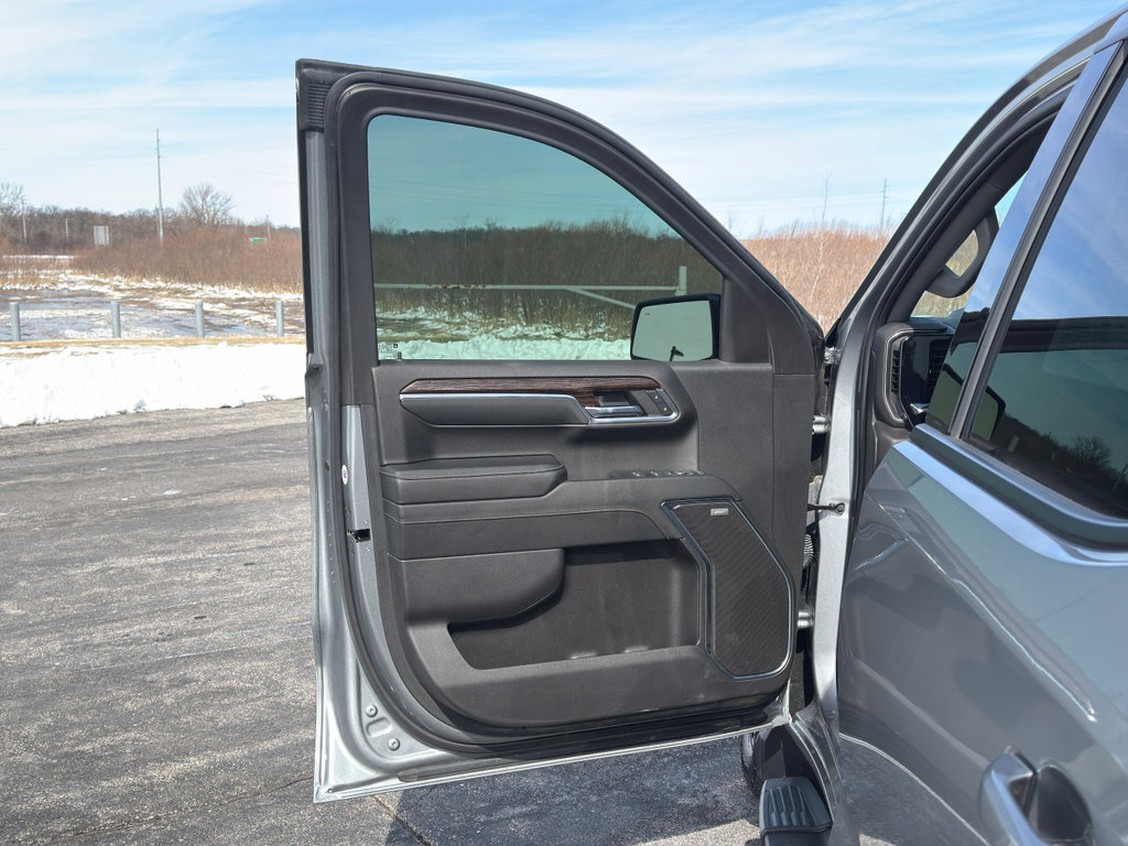 Used 2024 GMC Sierra 1500 Elevation w/ Elevation Premium Package AWD/4WD image 12