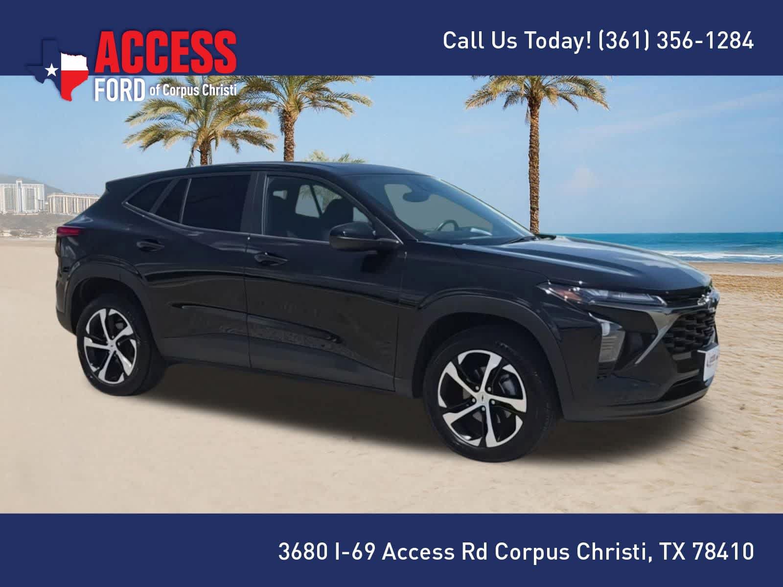 Used 2025 Chevrolet Trax RS FWD image 2