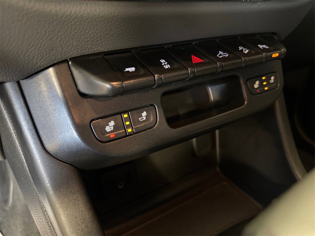 Used 2020 Chevrolet Colorado Z71 image 30