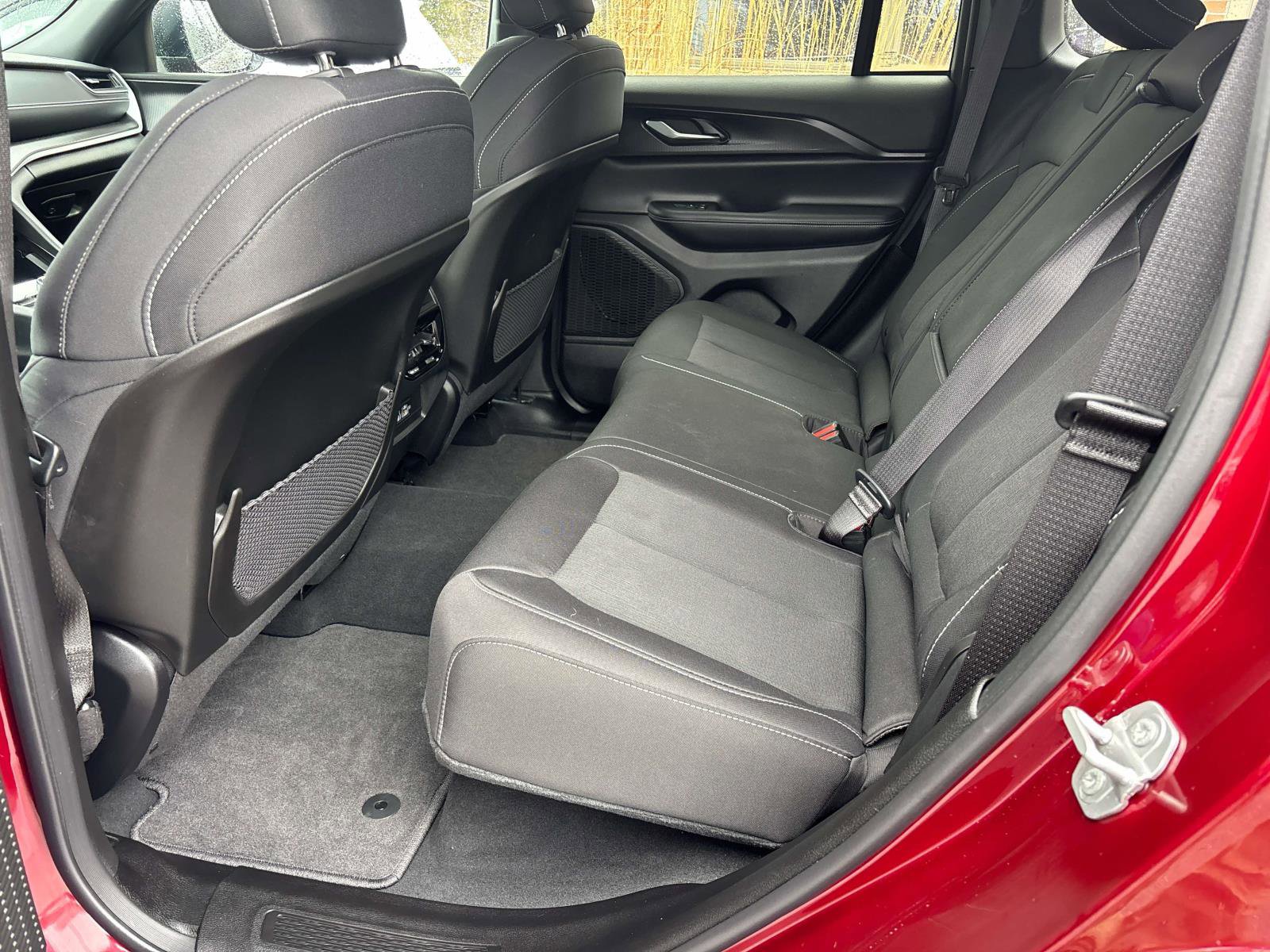 Used 2024 Jeep Grand Cherokee Laredo w/ Trailer Tow Package image 7