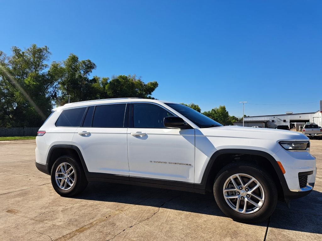 Used 2023 Jeep Grand Cherokee L Laredo image 3