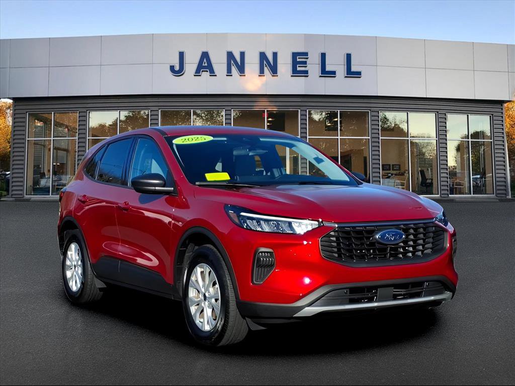 Used 2025 Ford Escape Active w/ Active Premium Tech Pack image 4