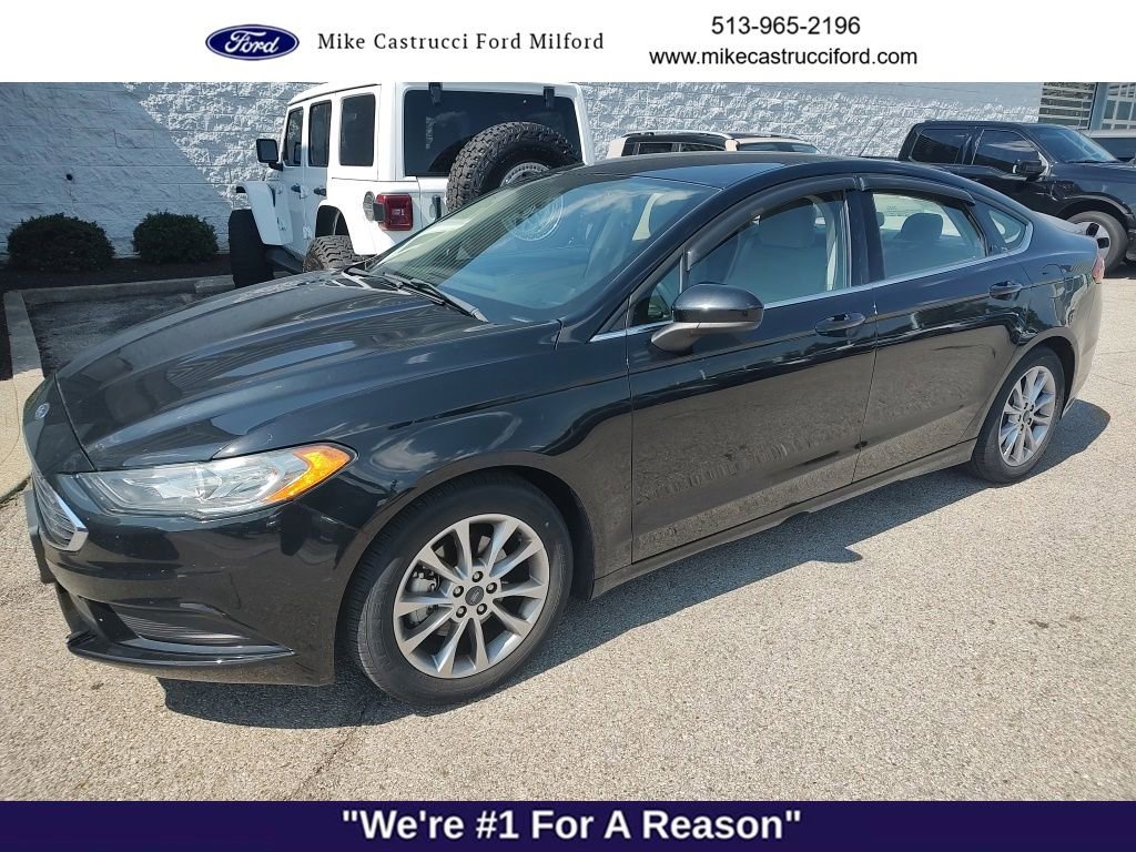 Used 2017 Ford Fusion SE w/ Fusion SE Technology Package FWD image 1