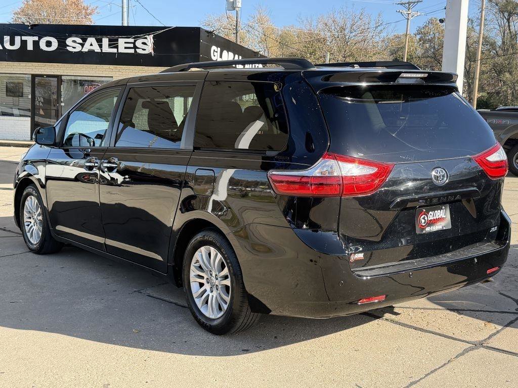 Used 2015 Toyota Sienna XLE w/ XLE Navigation Package FWD image 5