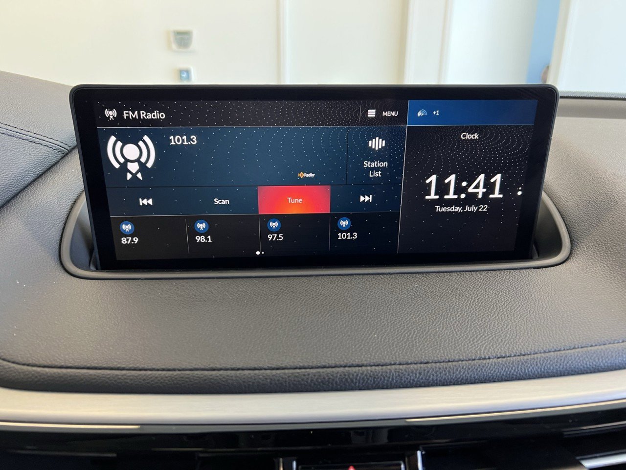 Used 2023 Acura MDX SH-AWD image 17