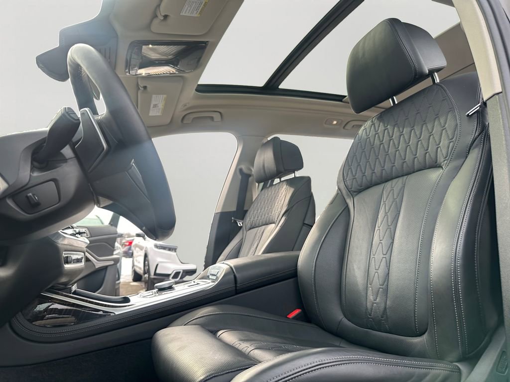 Used 2025 BMW X7 xDrive40i image 24