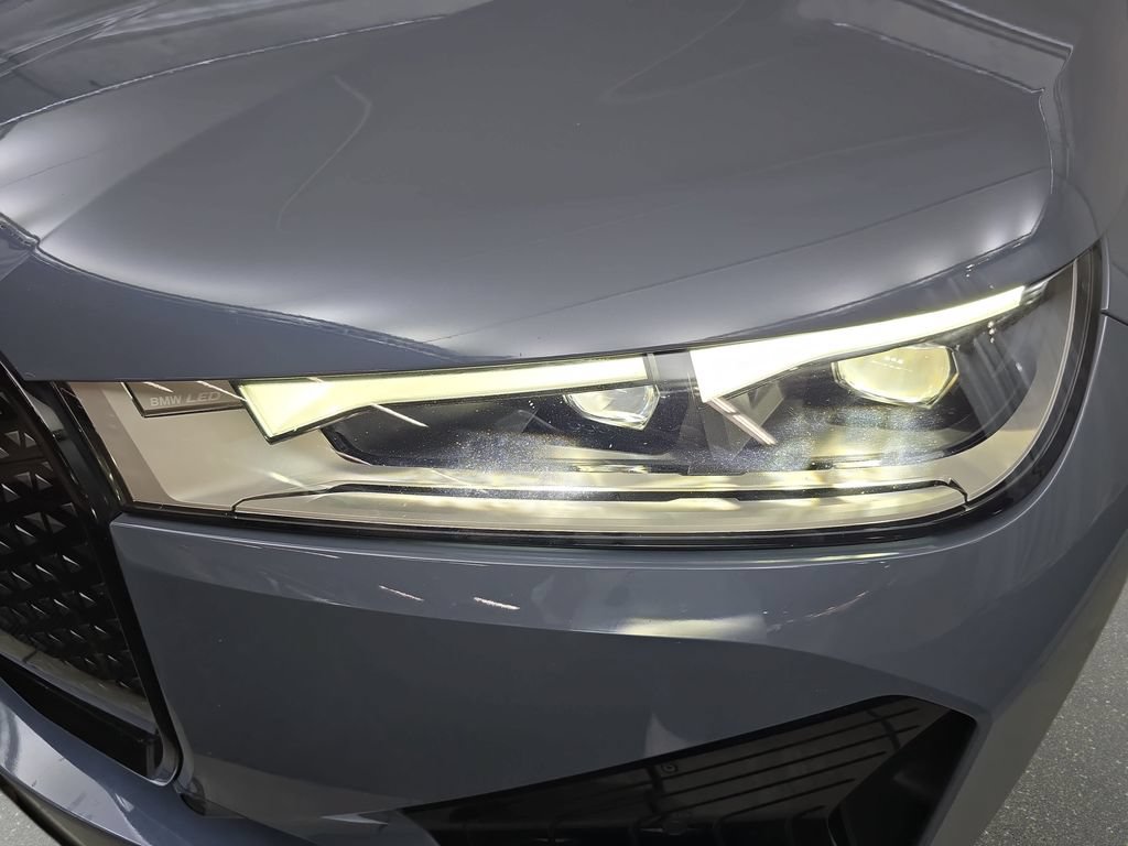 Used 2024 BMW iX xDrive50 w/ Premium Package AWD/4WD image 32