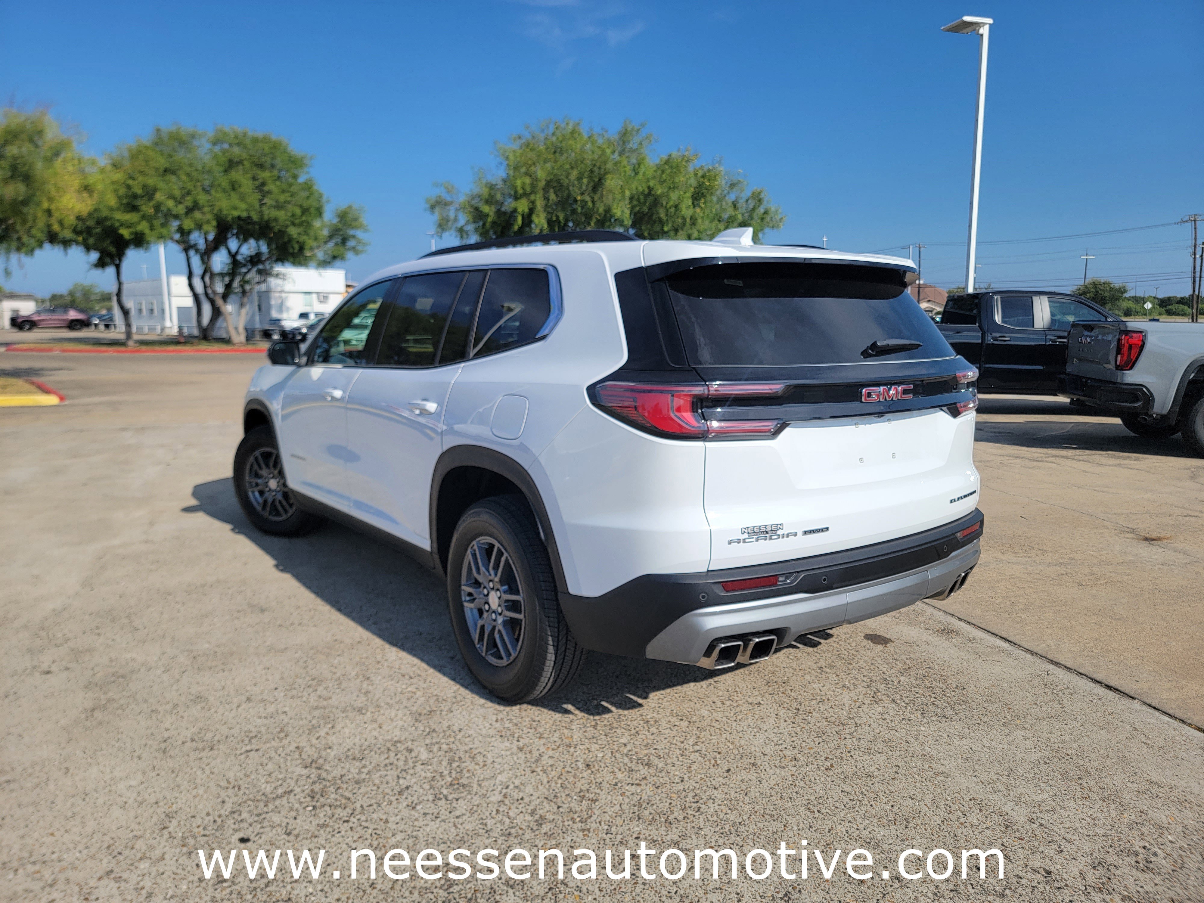 Used 2025 GMC Acadia Elevation image 5