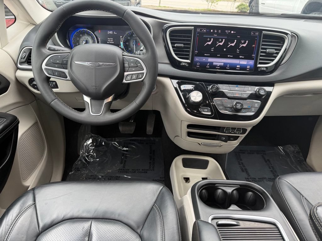 Used 2022 Chrysler Pacifica Touring-L FWD image 14