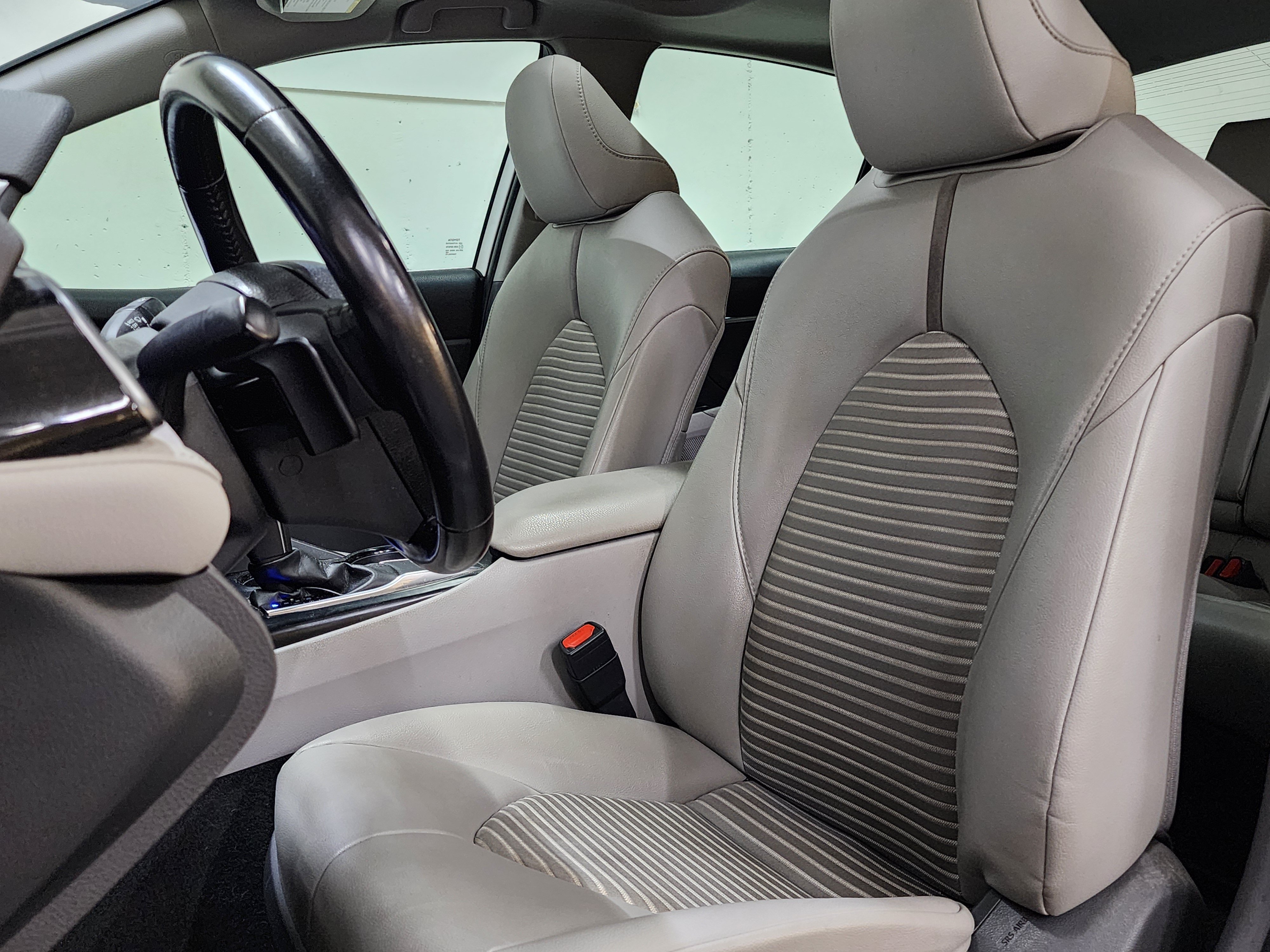 Used 2019 Toyota Camry SE FWD image 11