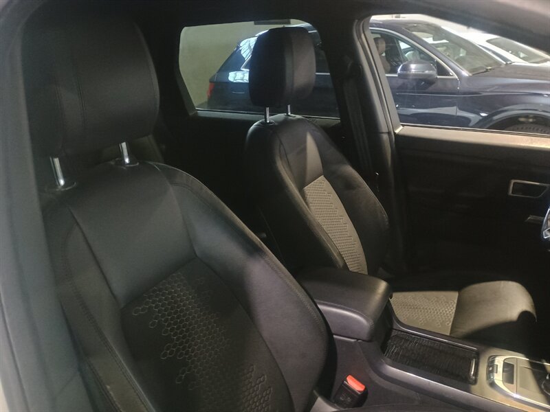 Used 2019 Land Rover Discovery Sport SE AWD/4WD image 30