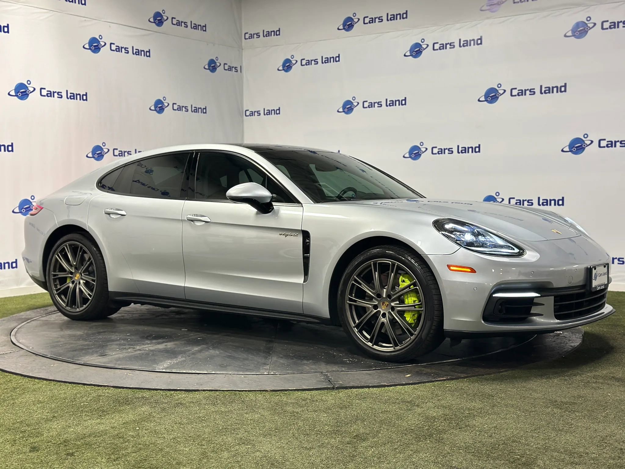 Used 2018 Porsche Panamera 4 w/ Premium Package Plus AWD/4WD image 2