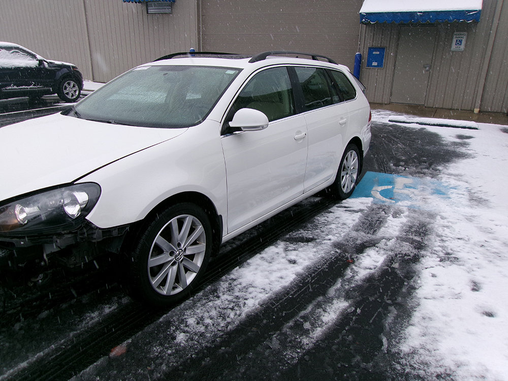 Used 2014 Volkswagen Jetta SportWagen FWD image 1