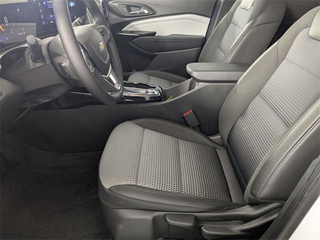 Used 2025 Chevrolet Trax LT w/ LT Convenience Package image 13