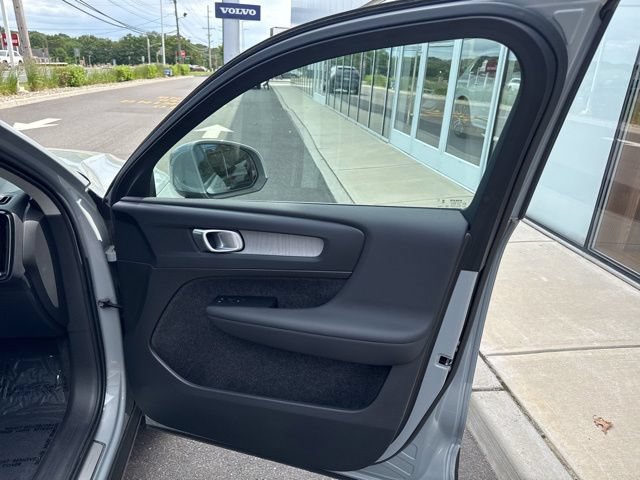 Certified 2025 Volvo XC40 B5 Core AWD/4WD image 14