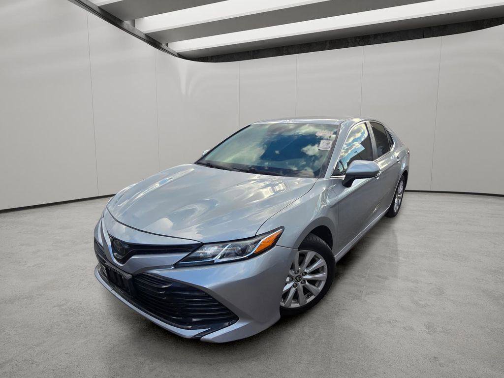 Used 2020 Toyota Camry LE image 1