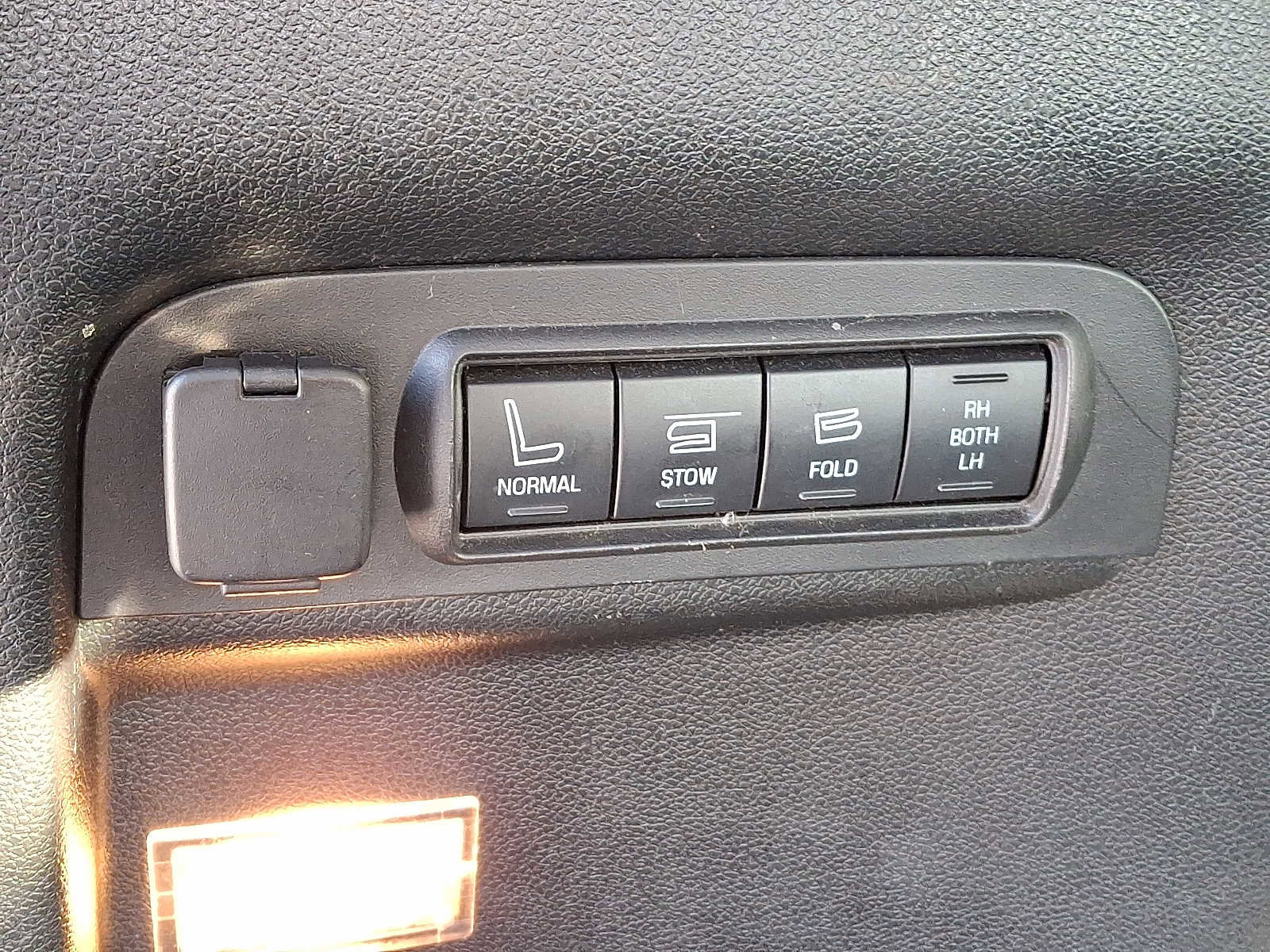 Certified 2018 Ford Explorer Platinum image 31