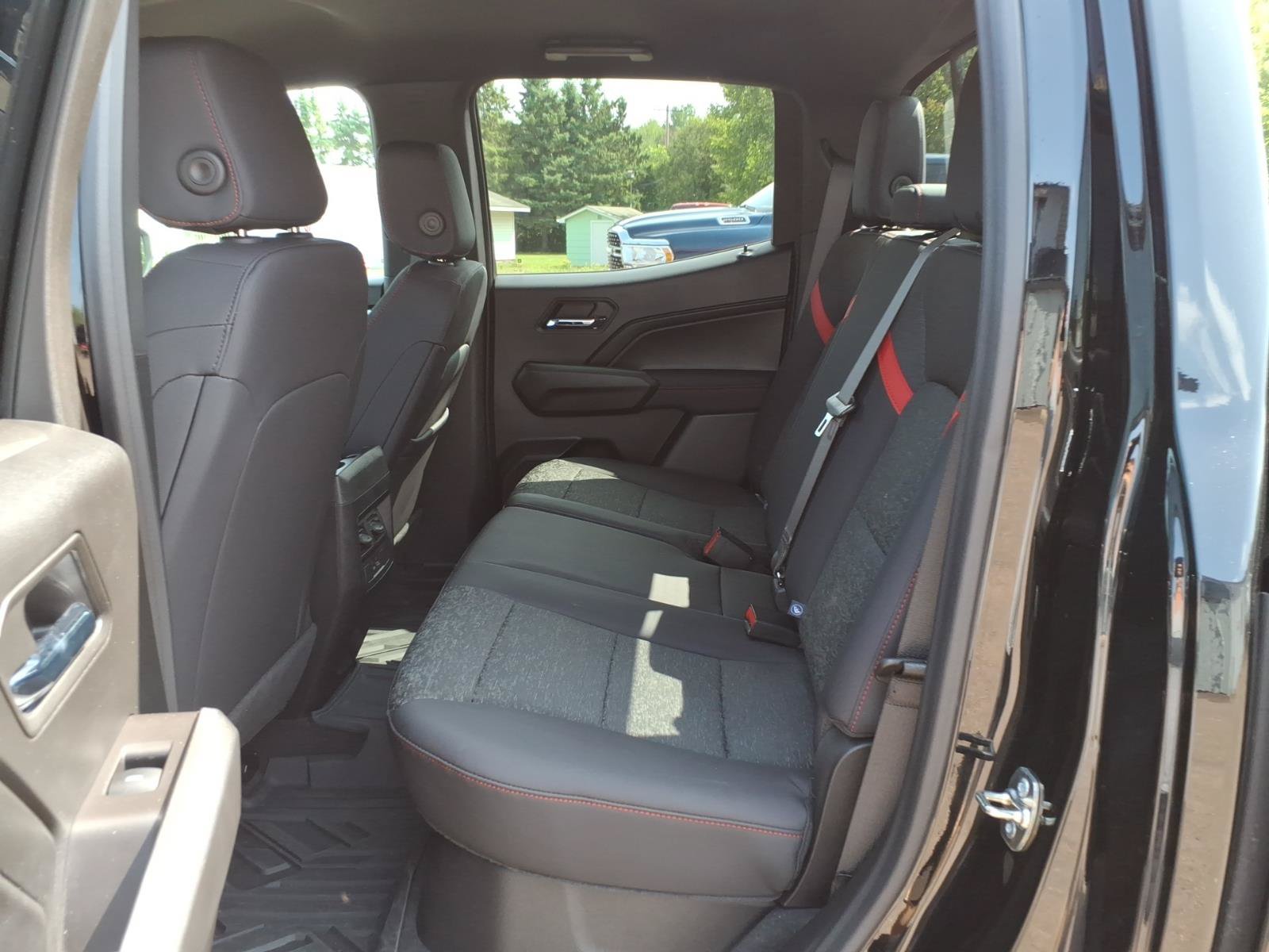 Used 2024 Chevrolet Colorado Z71 w/ Z71 Convenience Package 2 AWD/4WD image 11