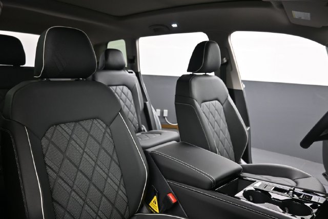 New 2026 Volkswagen Atlas SEL Premium R-Line AWD/4WD image 13