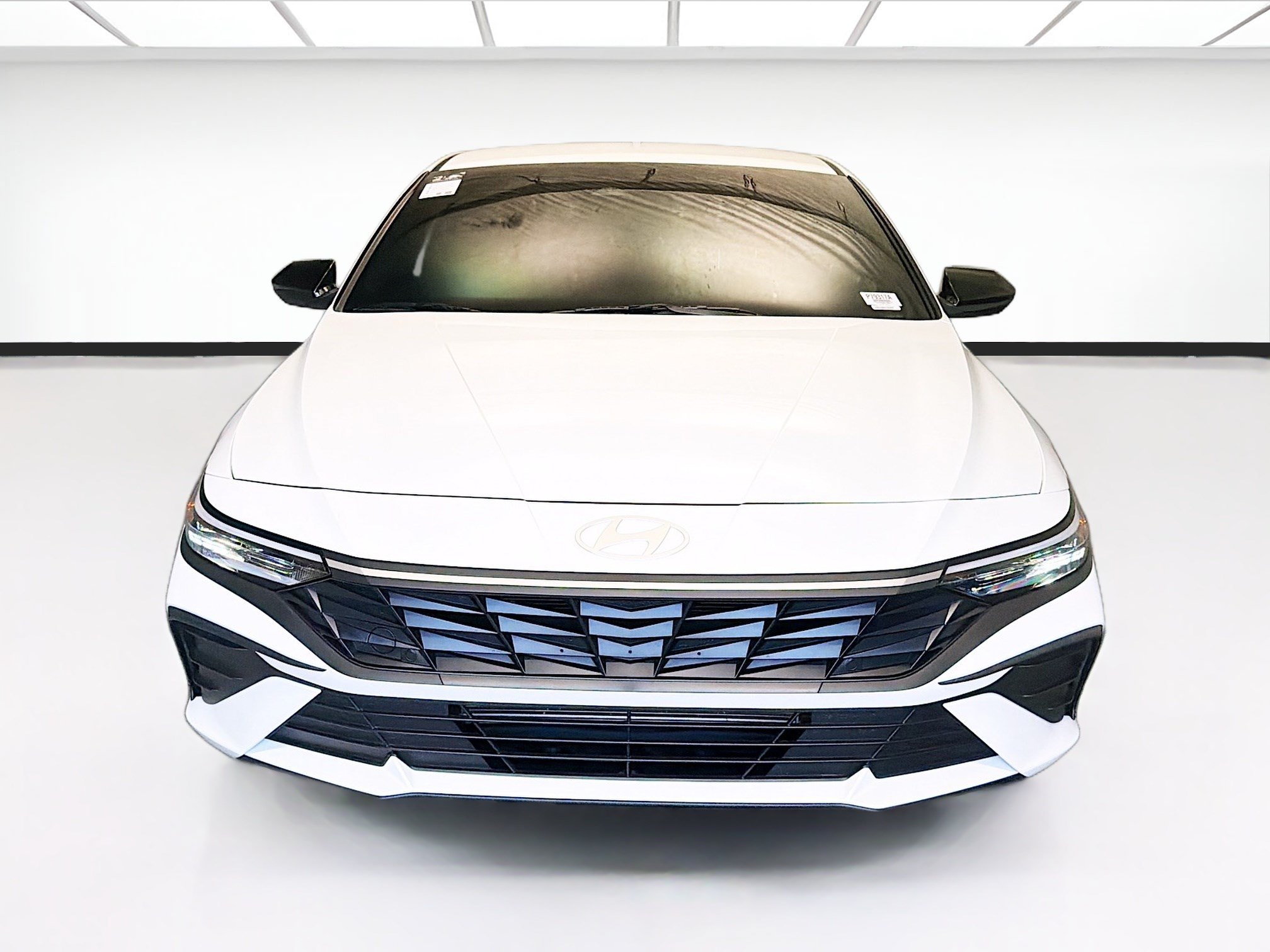 Used 2025 Hyundai Elantra Sport FWD image 2