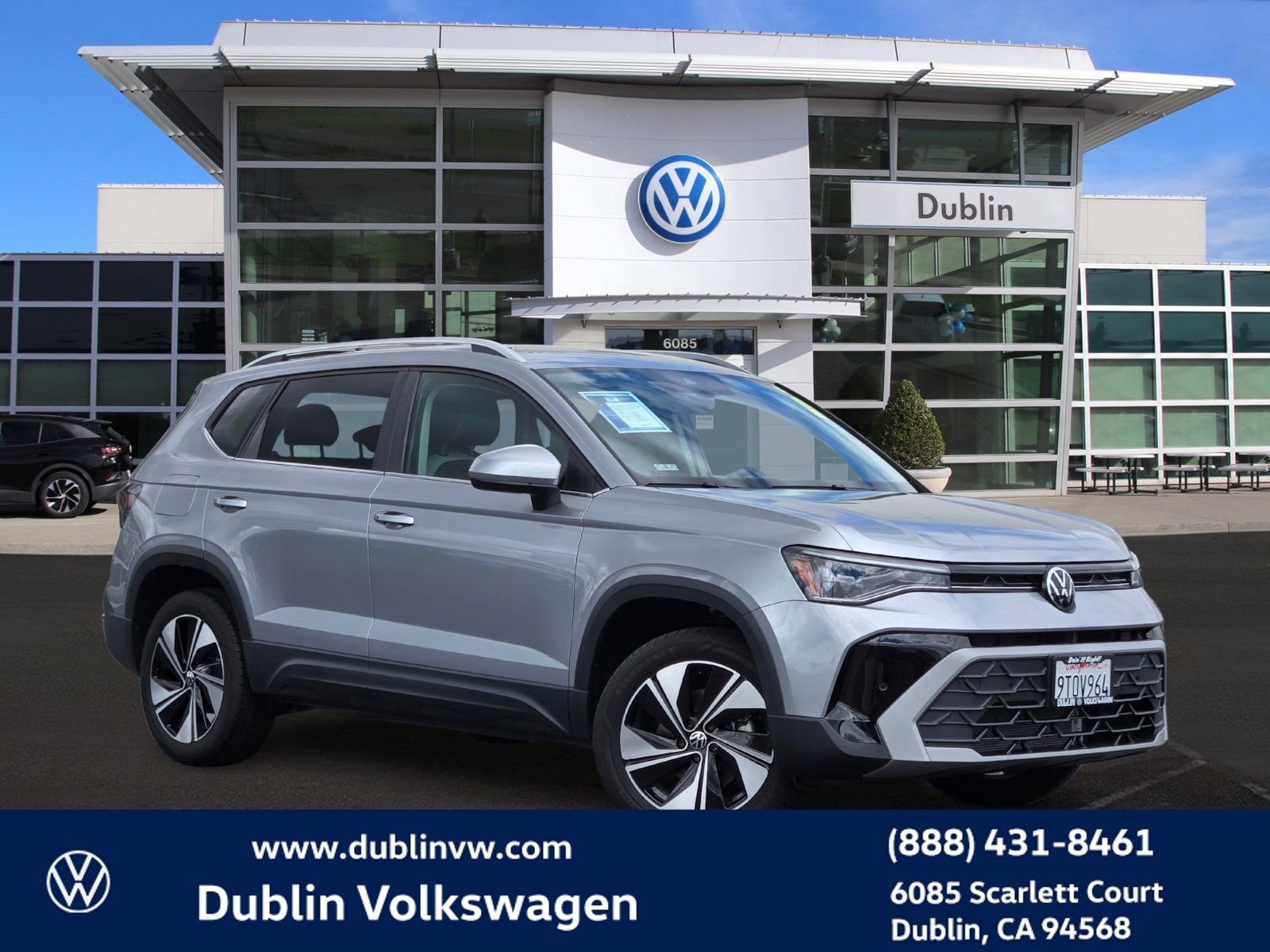 Used 2025 Volkswagen Taos SE image 1