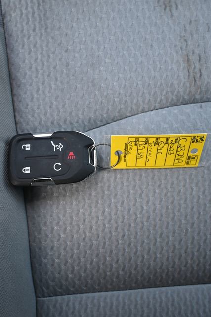 Used 2023 GMC Terrain SLE w/ Driver Convenience Package image 28