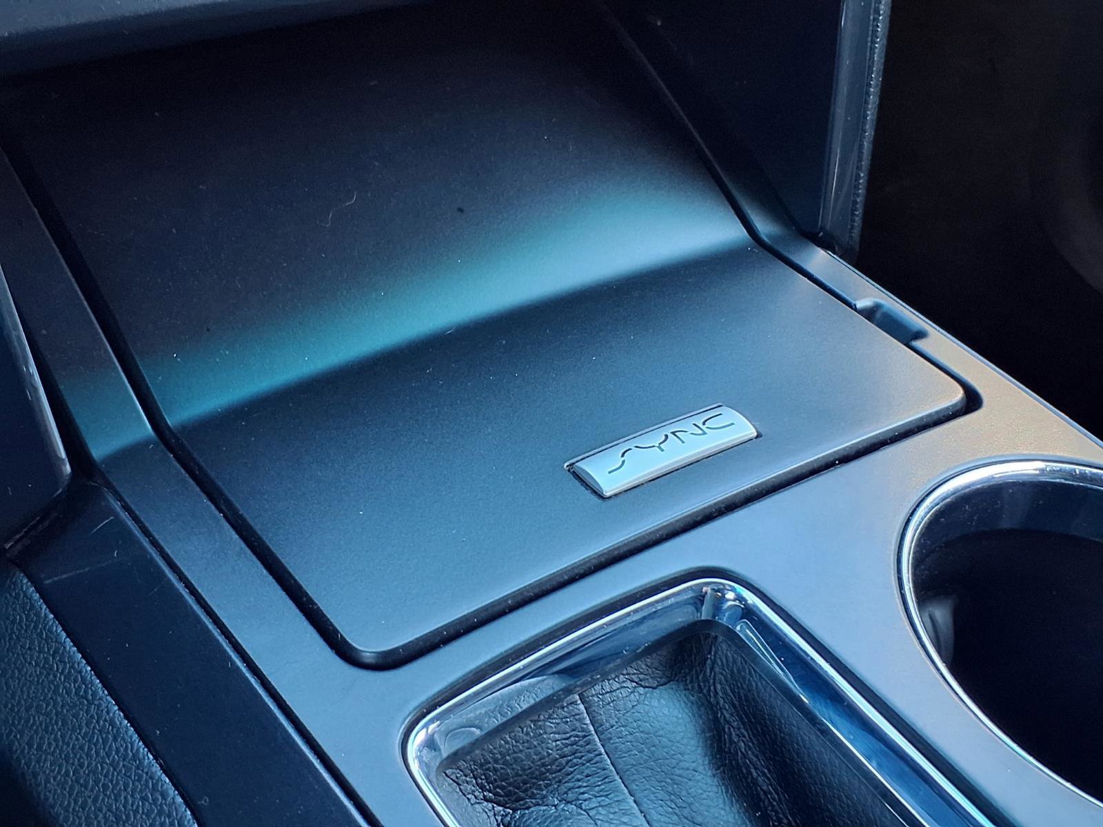 Used 2017 Ford Explorer XLT w/ Equipment Group 202A AWD/4WD image 16