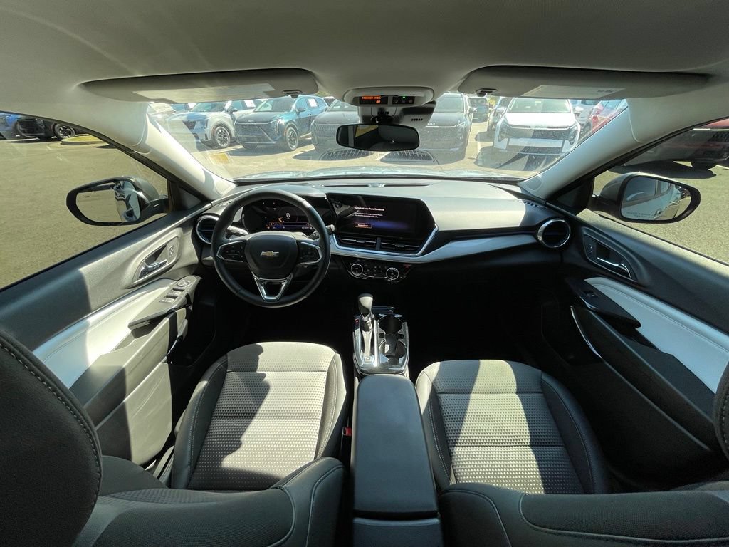 Used 2024 Chevrolet Trax LT w/ Driver Confidence Package FWD image 19
