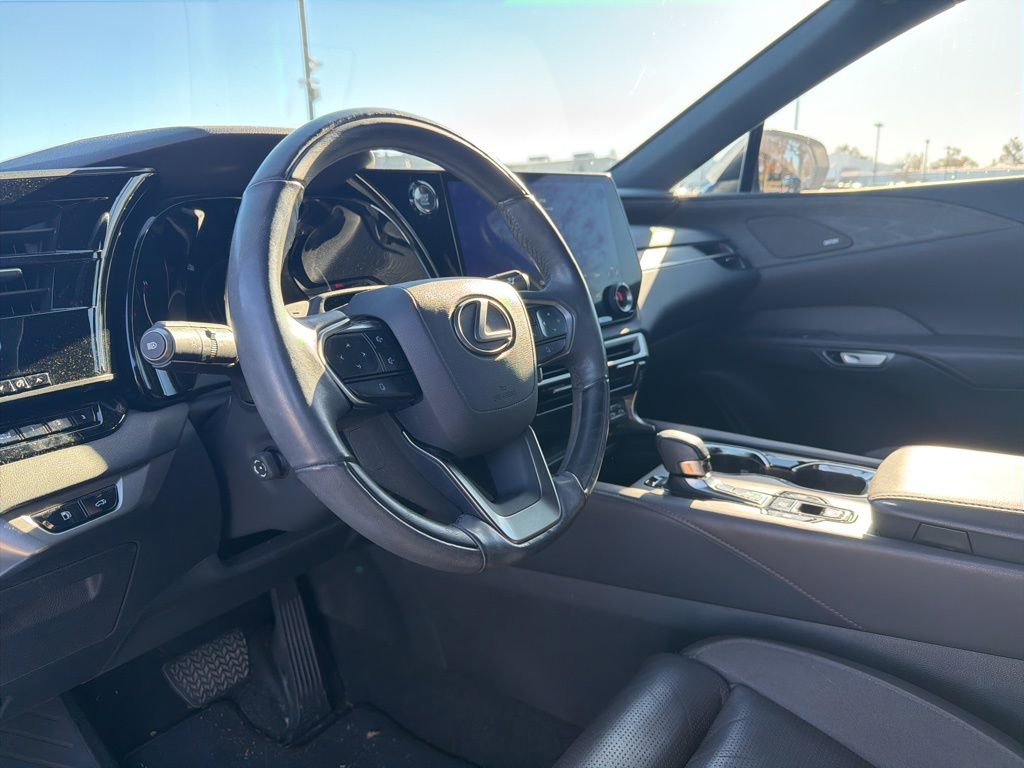 Used 2023 Lexus RX 350 FWD image 2