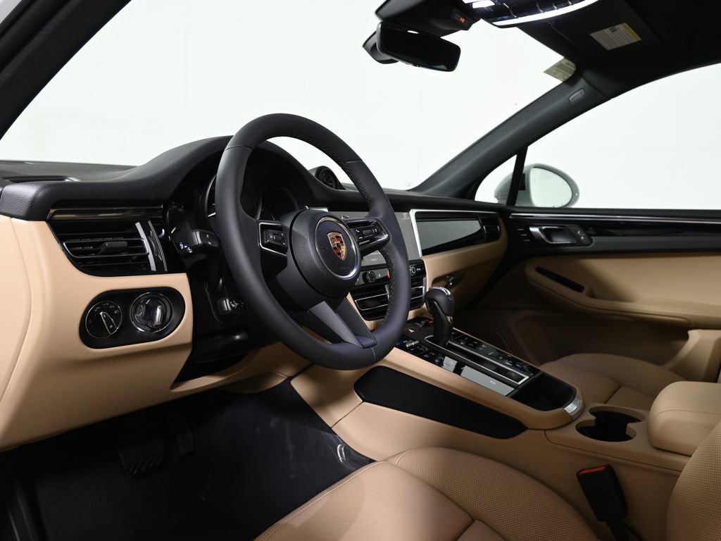 New 2026 Porsche Macan AWD/4WD image 4