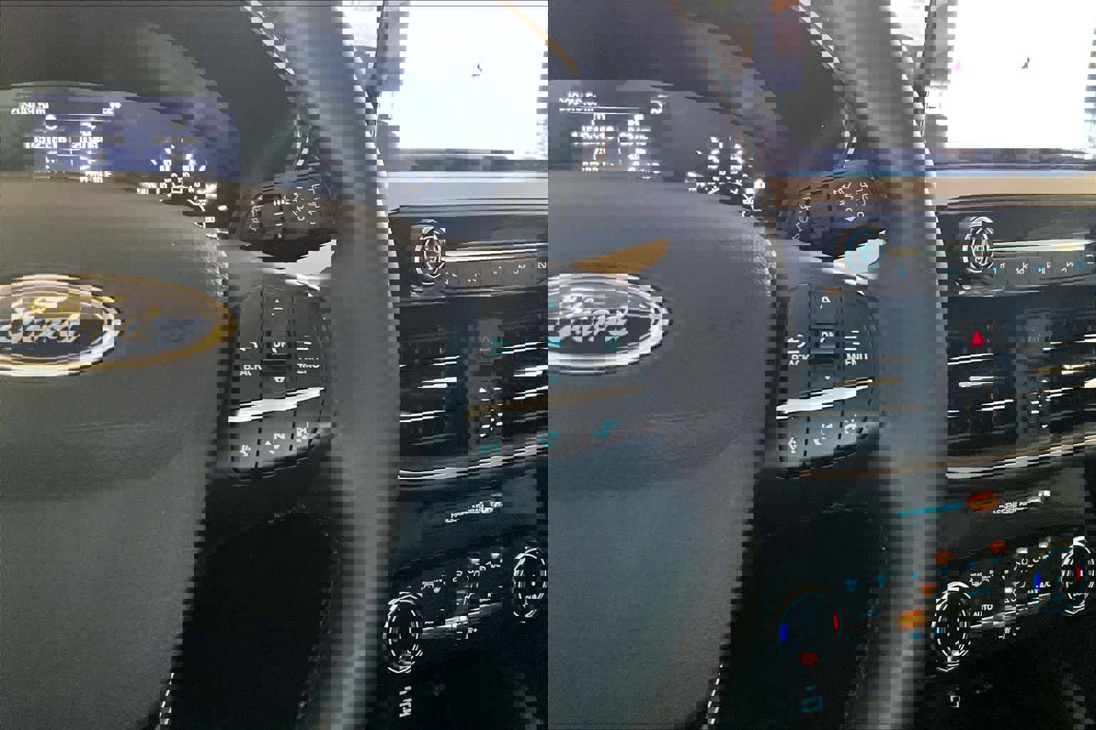 Used 2022 Ford Escape SE w/ SE Sport Appearance Package image 24