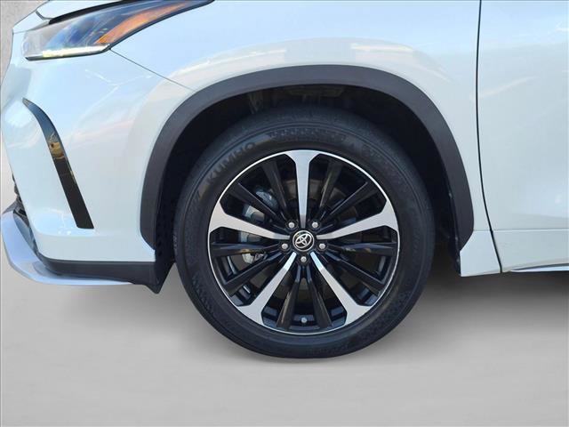 Used 2021 Toyota Highlander XSE FWD image 24