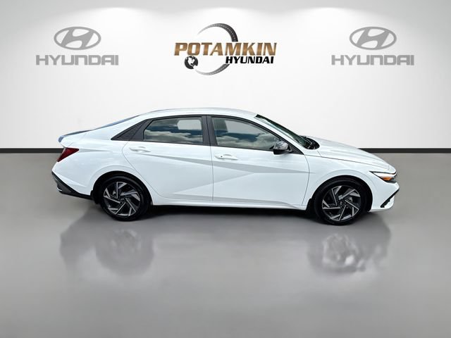 Certified 2025 Hyundai Elantra Sport FWD image 4