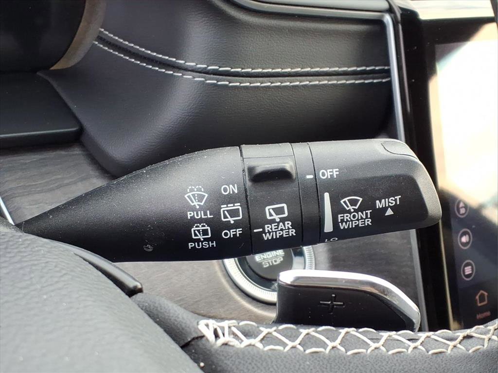 Used 2023 Jeep Grand Cherokee L Limited w/ Black Appearance Package image 29