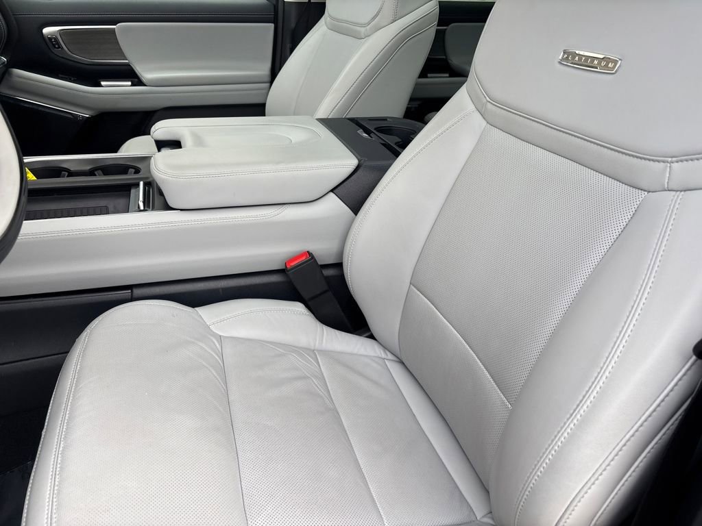 Used 2025 Ford Expedition Max Platinum w/ Driver's Package image 24