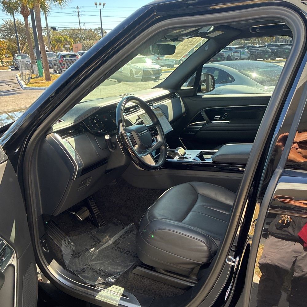 Used 2024 Land Rover Range Rover Long Wheelbase SE image 10