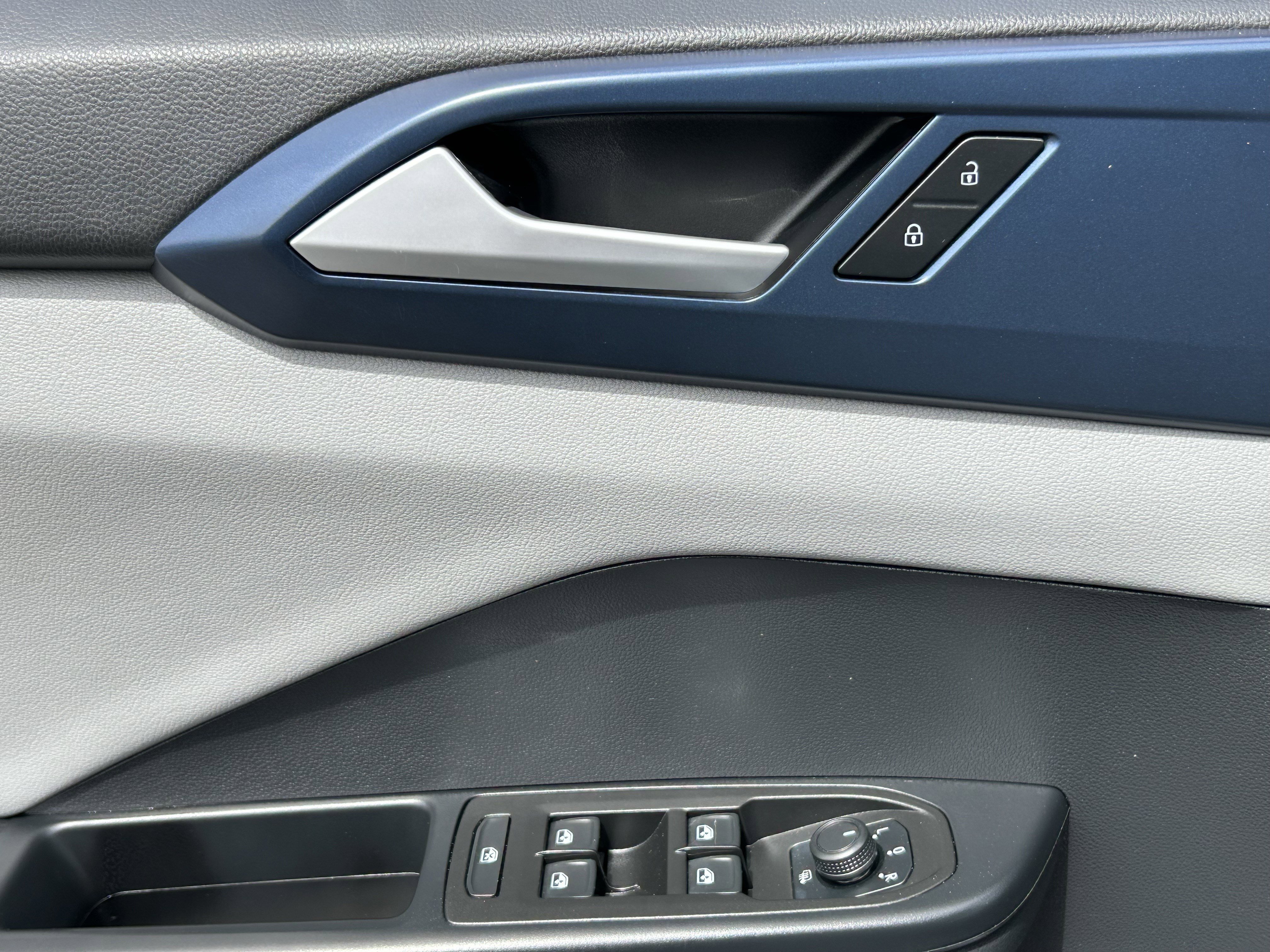 Used 2023 Volkswagen Taos SE w/ Panoramic Sunroof Package image 20